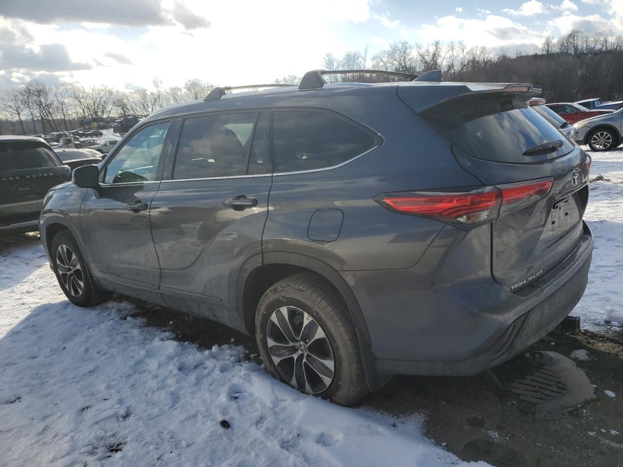 2020 Toyota Highlander - Image 2
