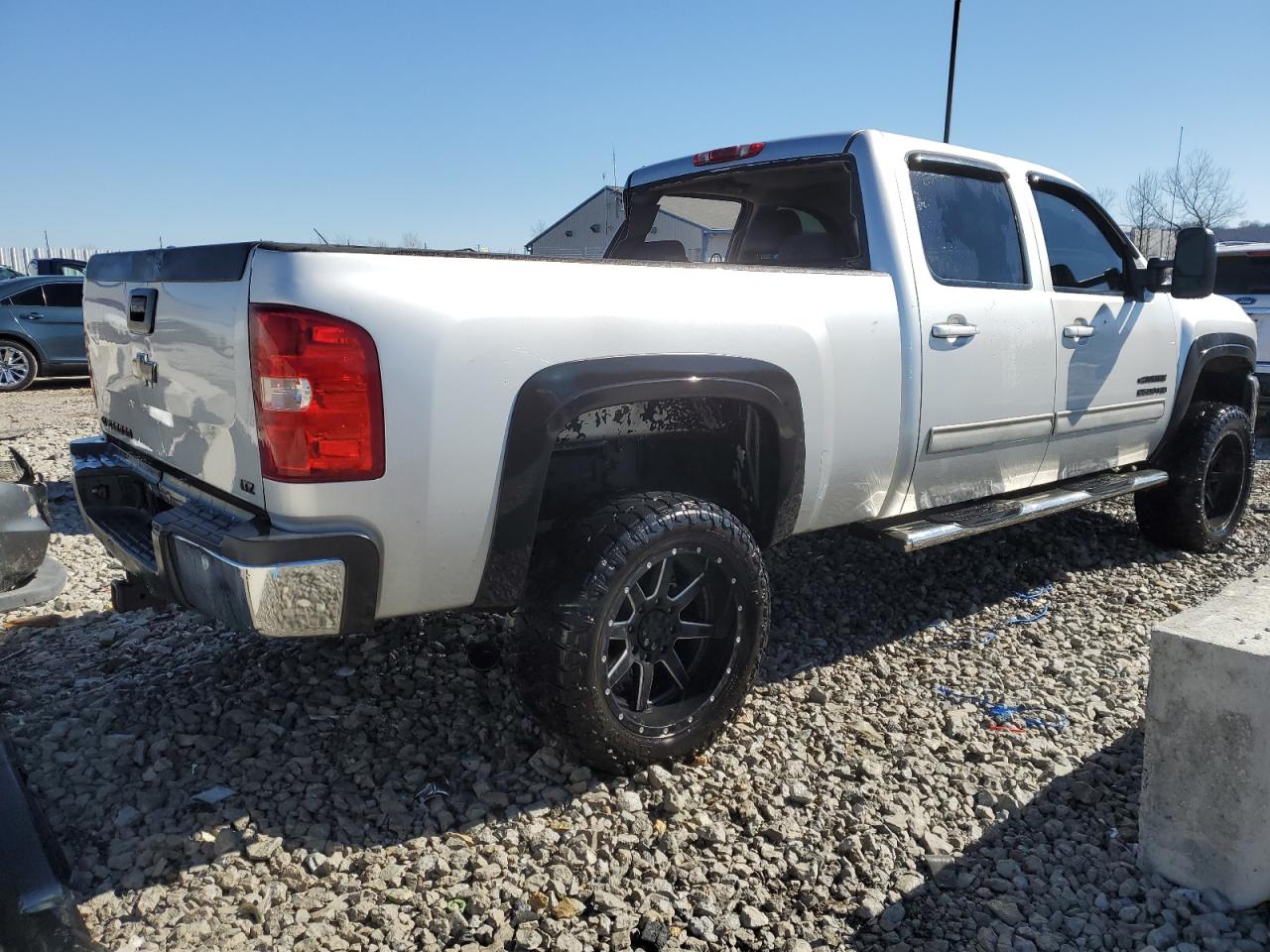 2010 Chevrolet Silverado - Image 3