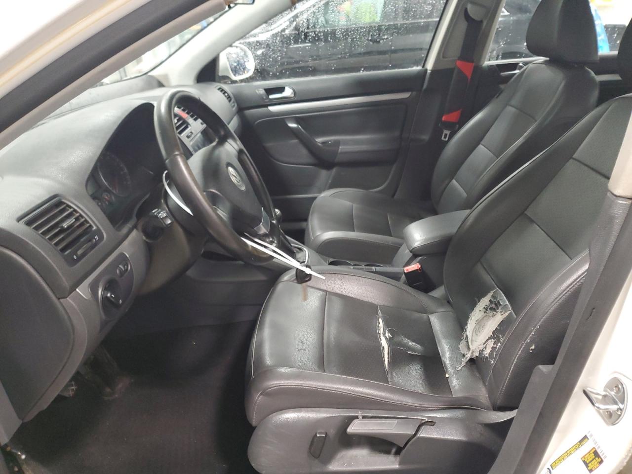 2009 Volkswagen Jetta - Image 7
