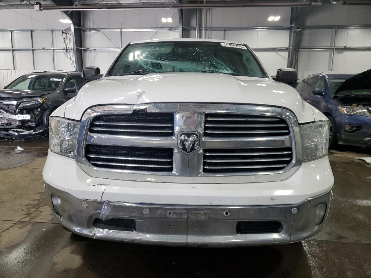 2016 RAM 1500 - Image 5