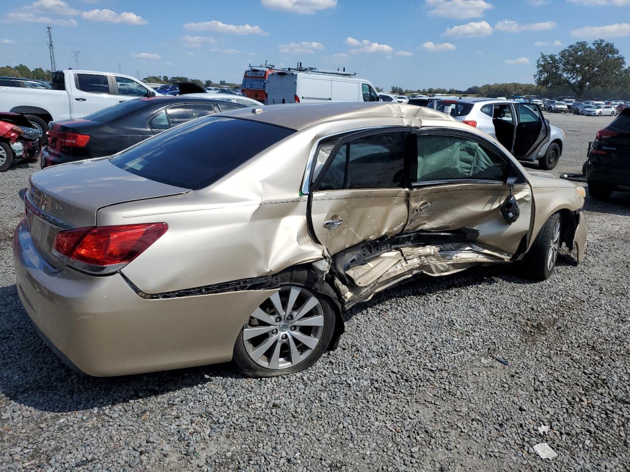 2011 Toyota Avalon - Image 3