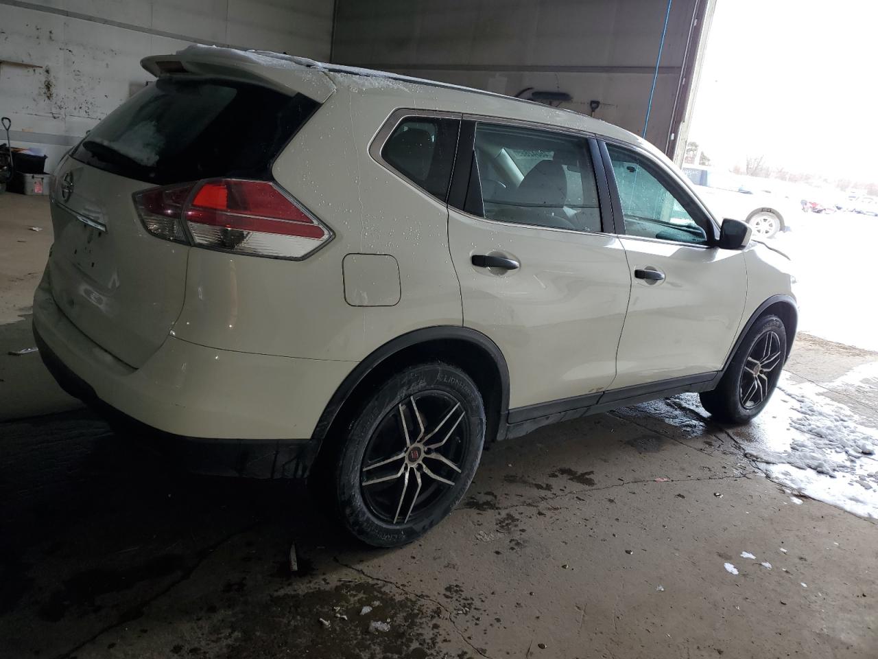 2016 Nissan Rogue - Image 3