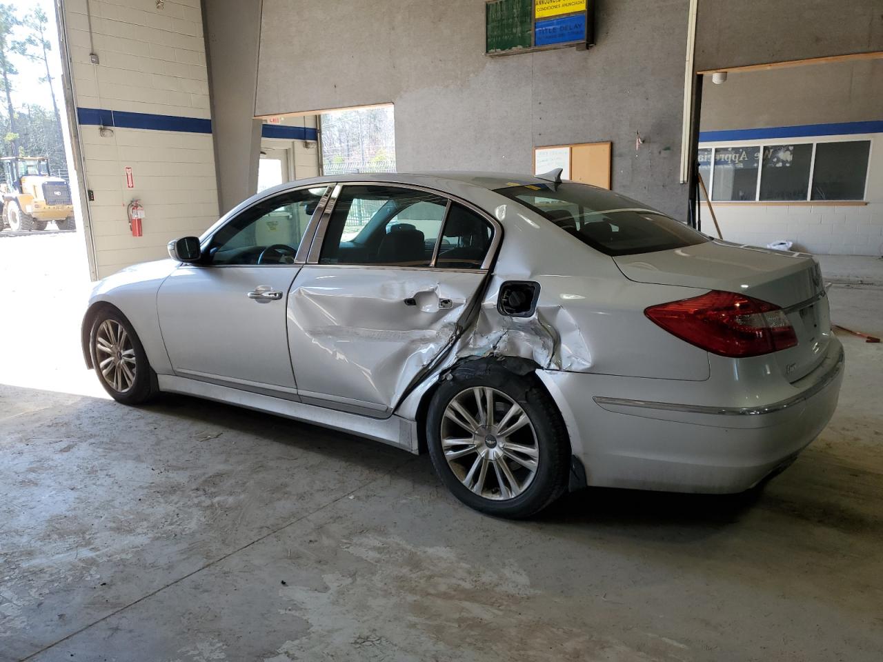 2014 Hyundai Genesis - Image 2