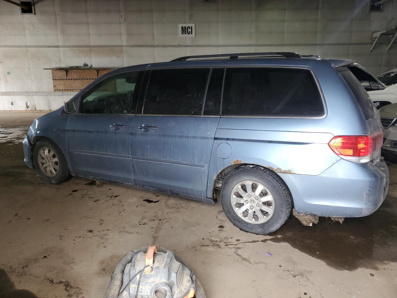 2010 Honda Odyssey - Image 2