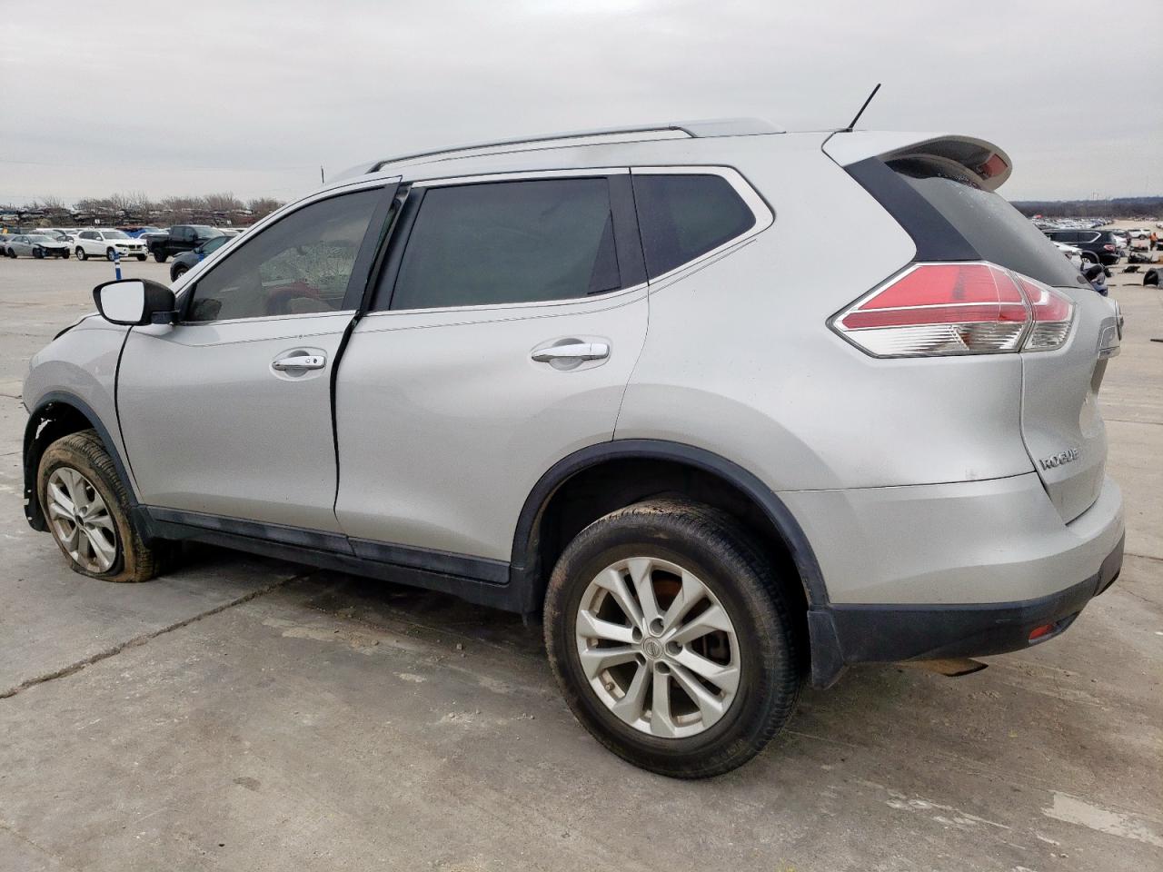 2015 Nissan Rogue - Image 2
