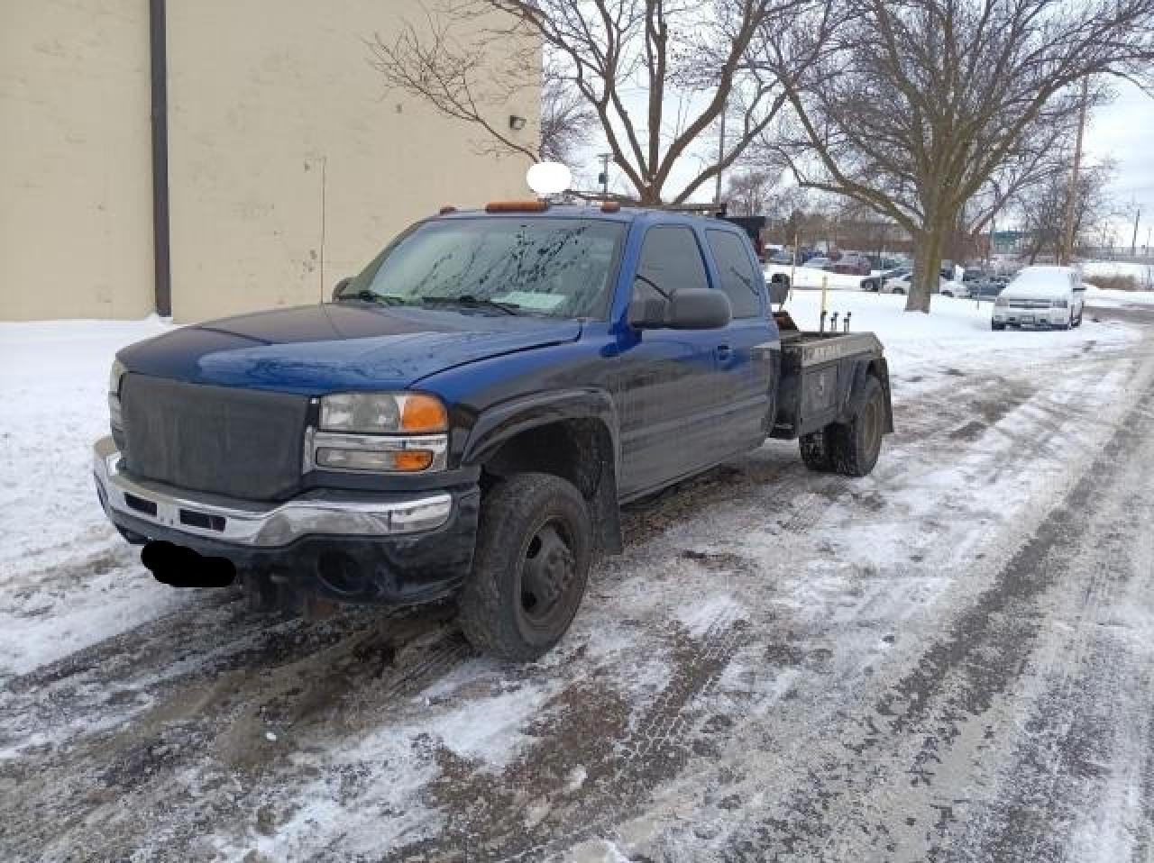 2003 GMC Sierra - Image 2