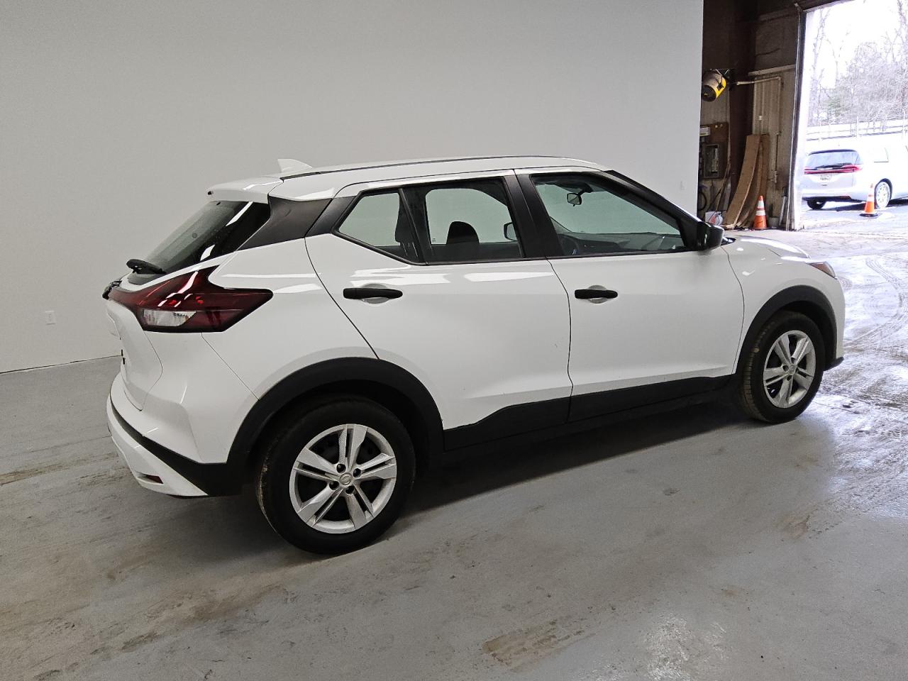 2022 Nissan Kicks - Image 3