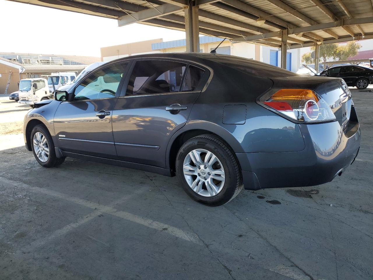 2010 Nissan Altima - Image 2