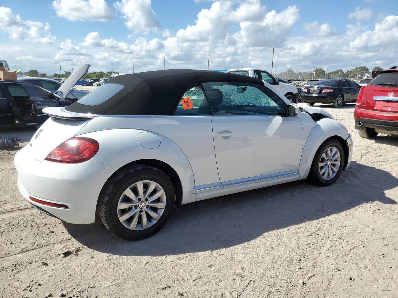 2019 Volkswagen Beetle - Image 3