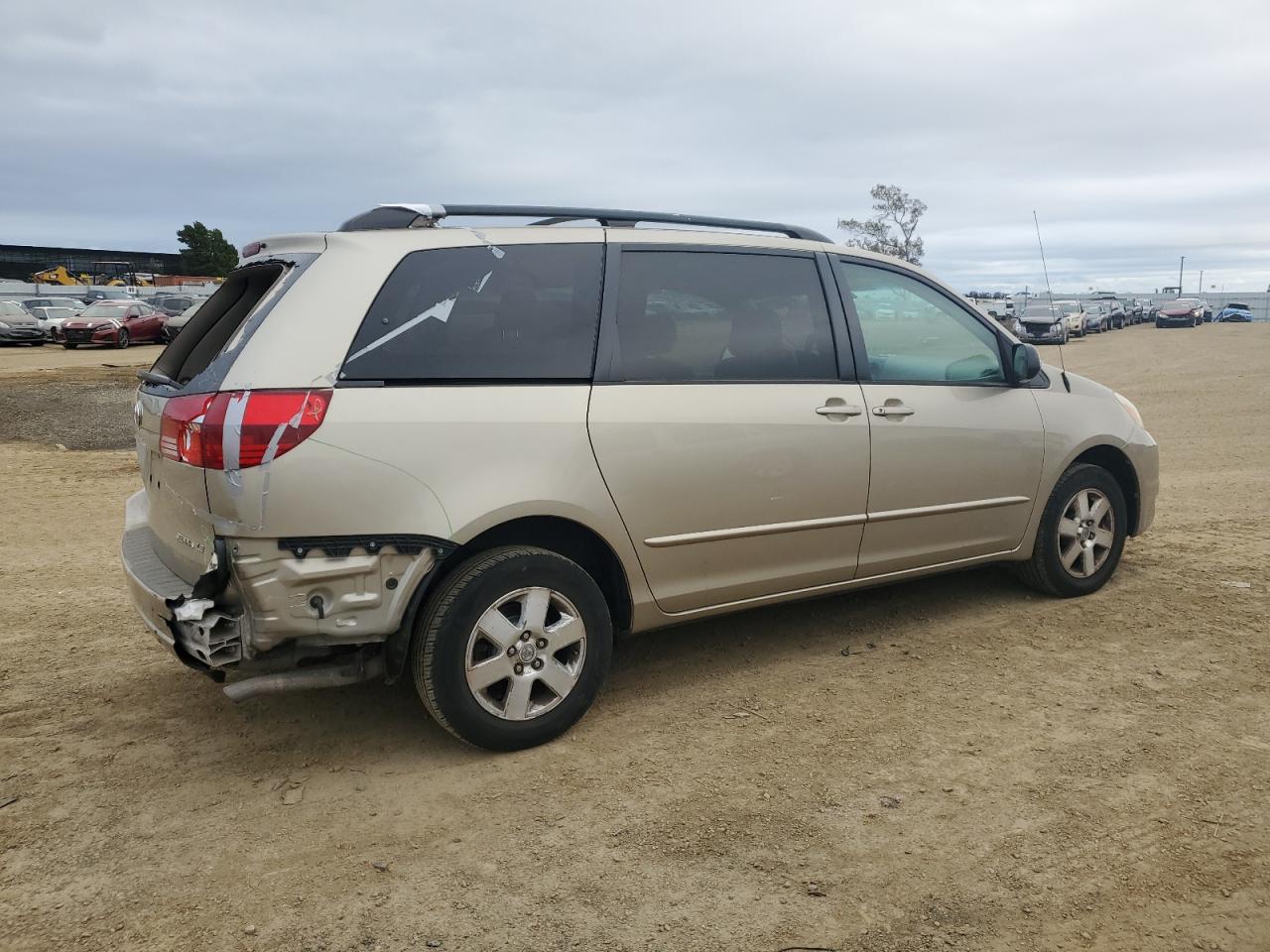 2004 Toyota Sienna - Image 3