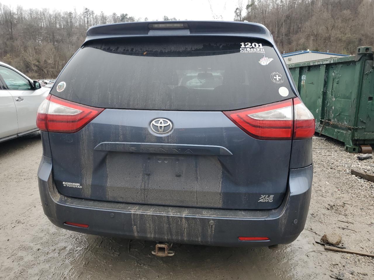 2017 Toyota Sienna - Image 6