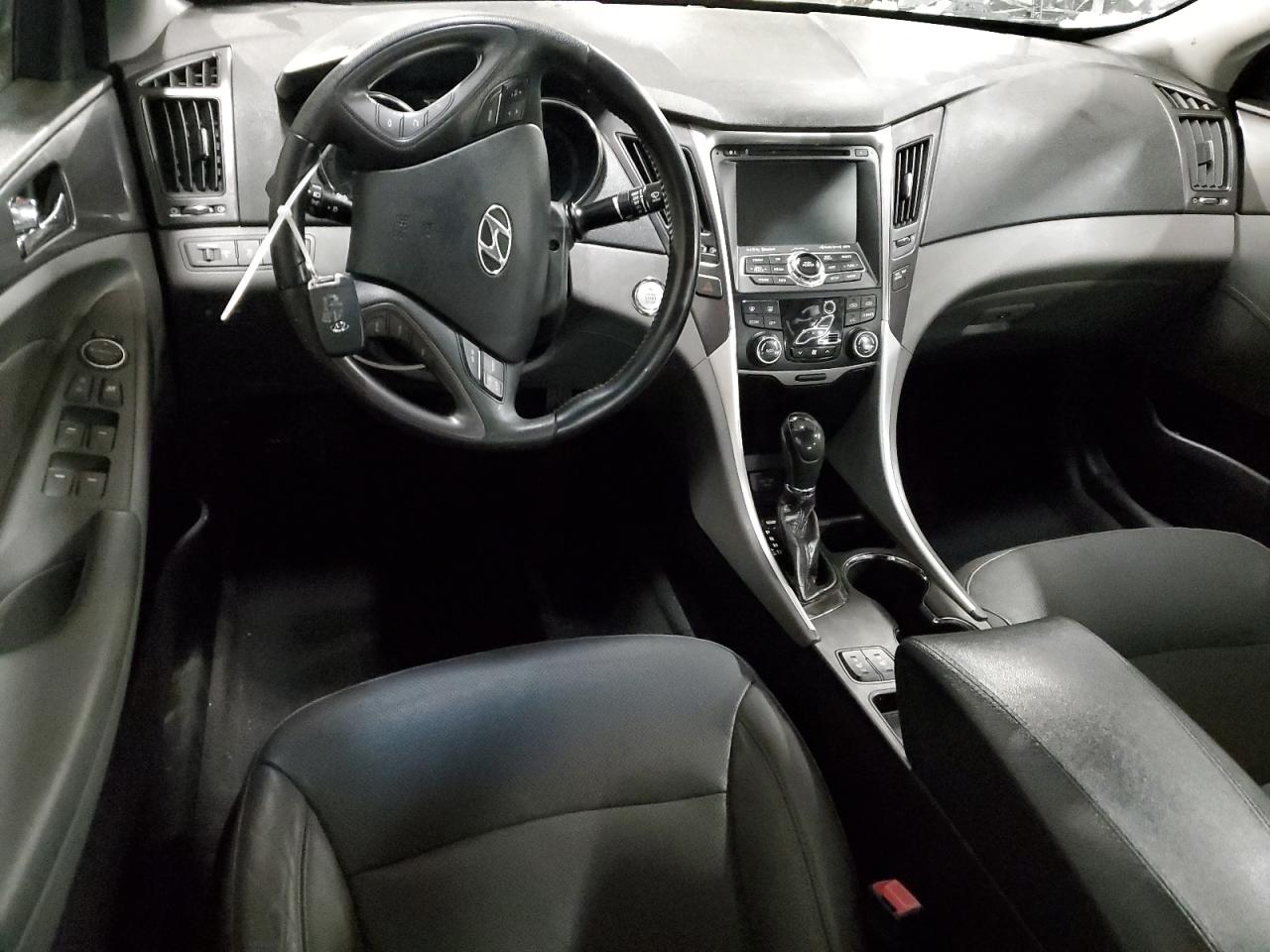 2012 Hyundai Sonata - Image 8