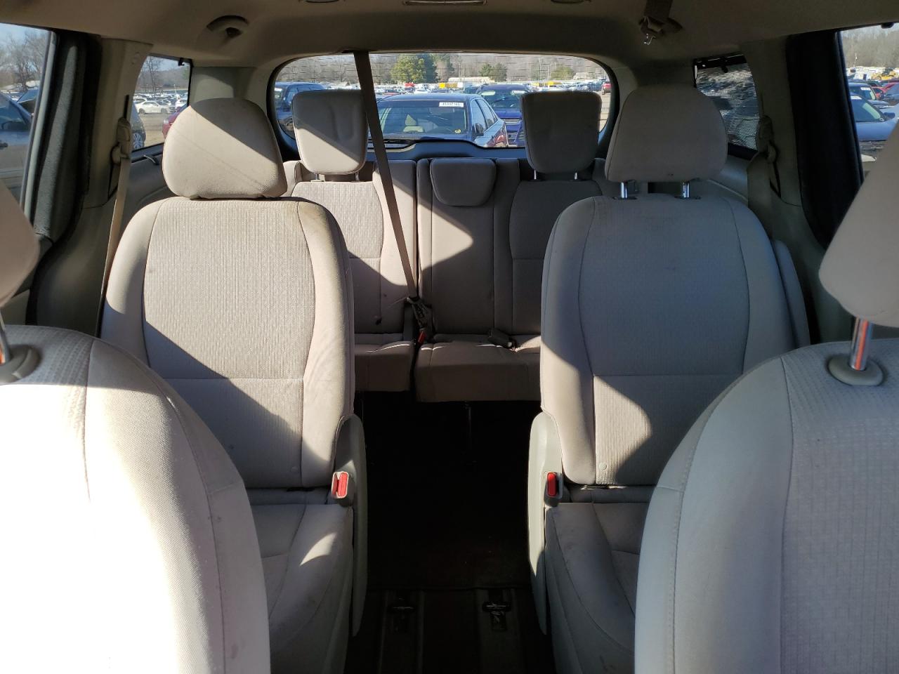 2016 Kia Sedona - Image 10