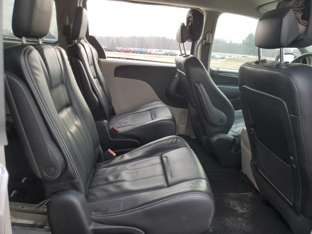 2014 Chrysler Town & Country - Image 11