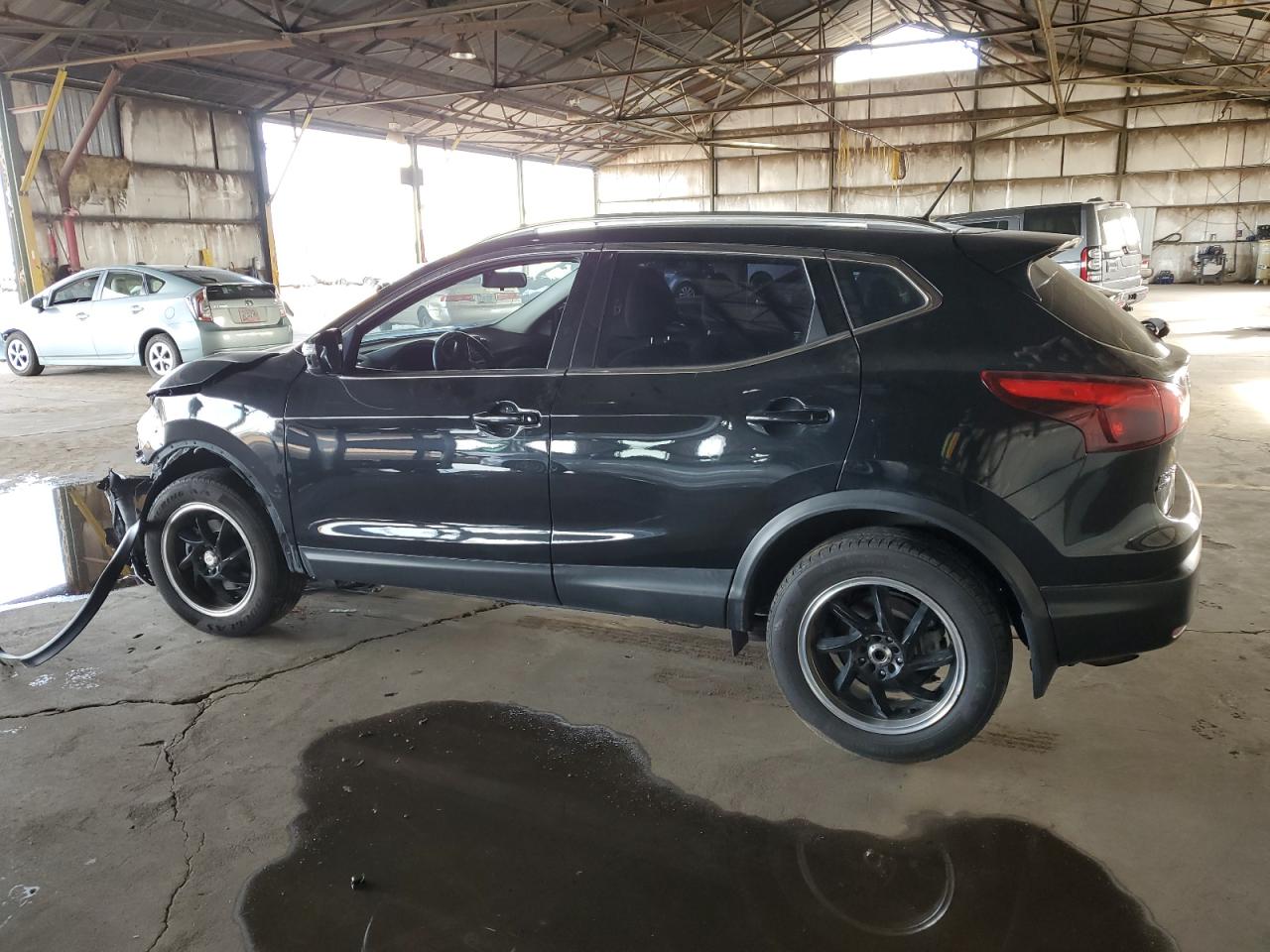 2018 Nissan Rogue - Image 2