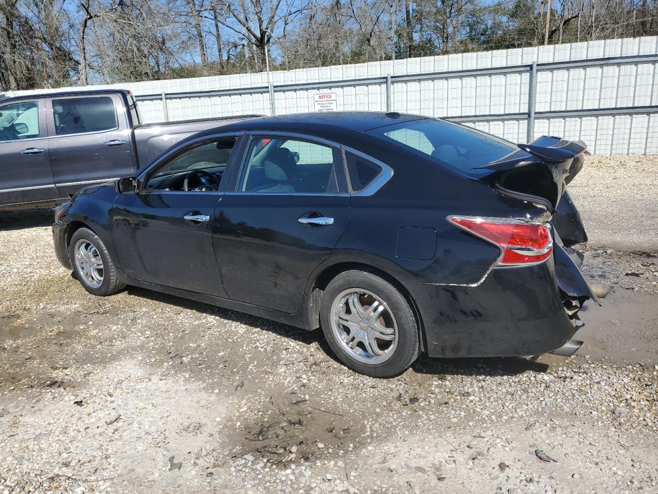 2015 Nissan Altima - Image 2