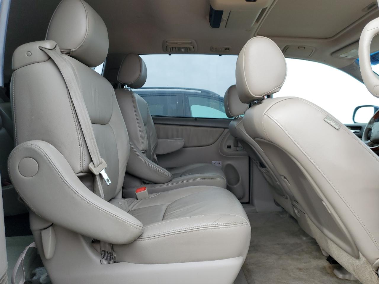2006 Toyota Sienna - Image 11