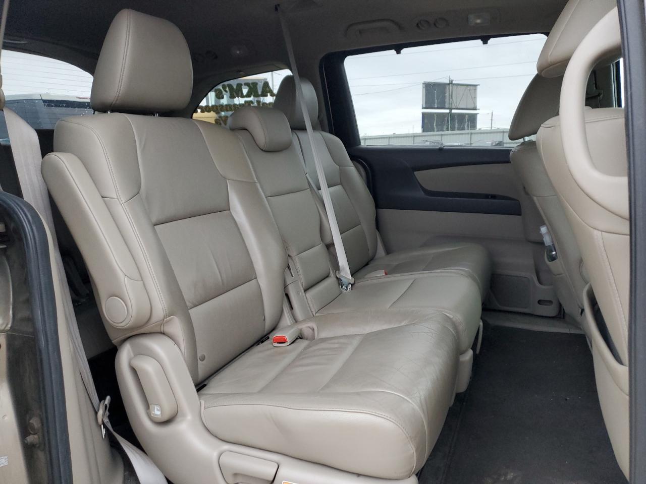 2012 Honda Odyssey - Image 11