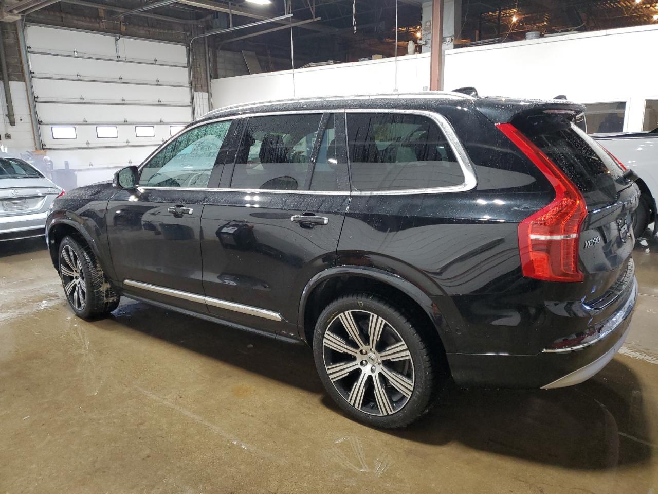 2022 Volvo XC90 - Image 2