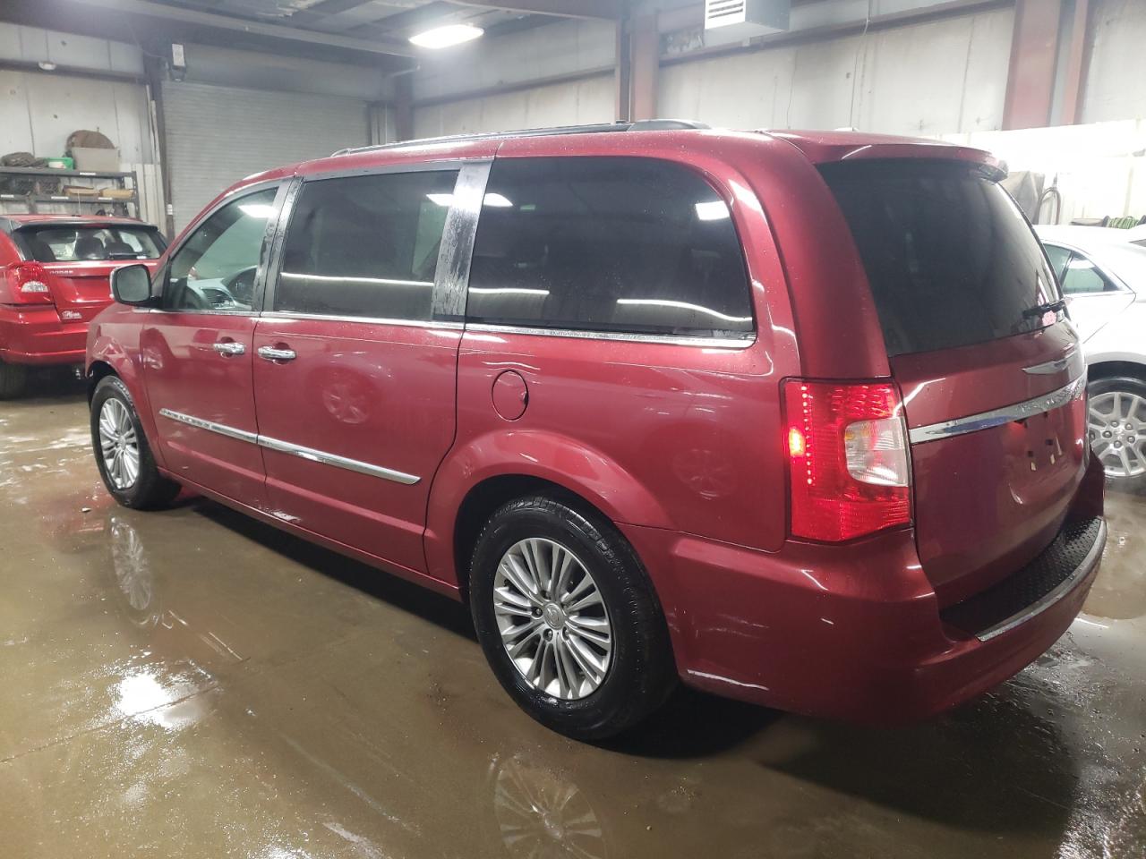 2016 Chrysler Town & Country - Image 2