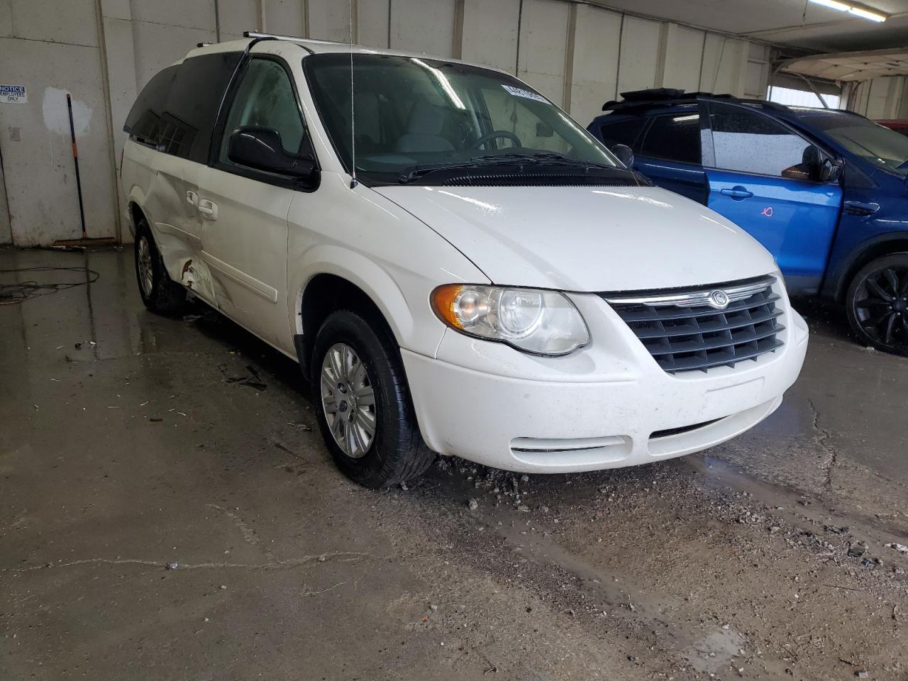 2007 Chrysler Town & Country - Image 4