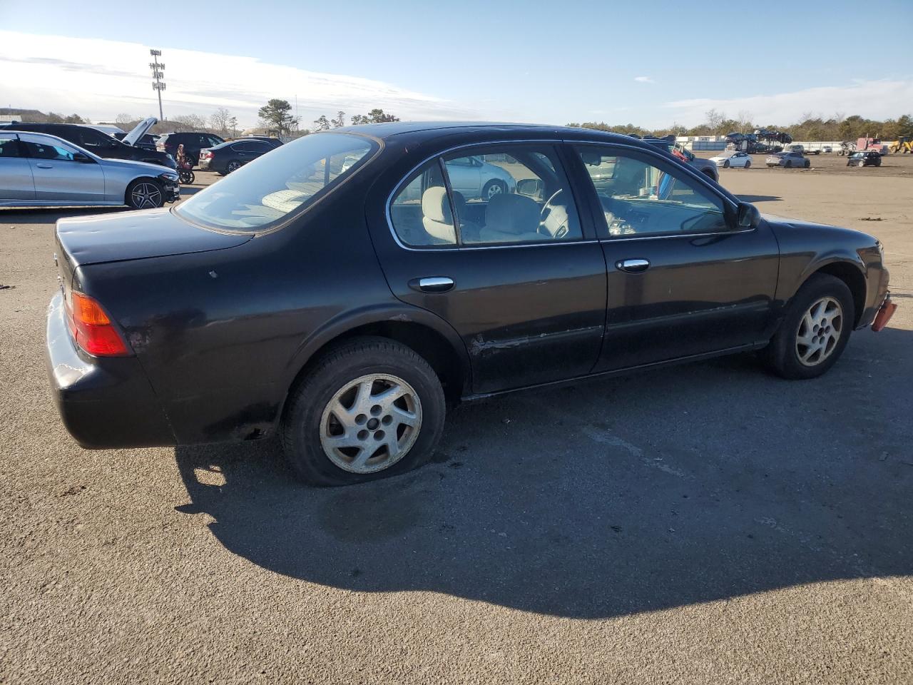 1996 Nissan Maxima - Image 3