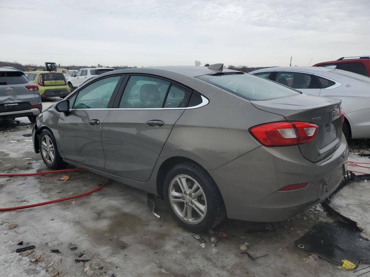 2018 Chevrolet Cruze - Image 2