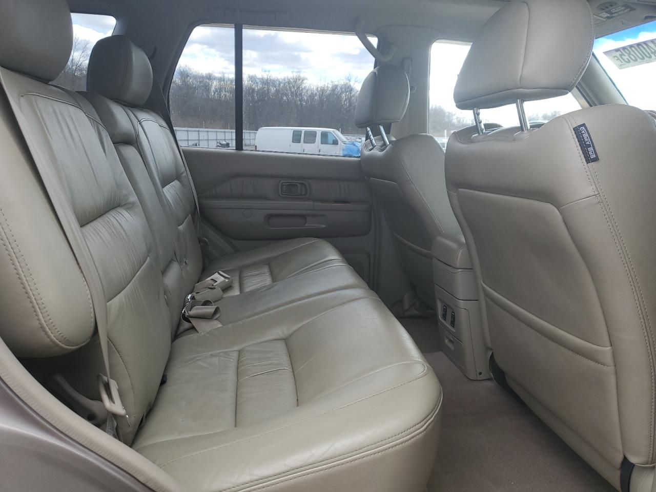 2001 Infiniti QX4 - Image 11