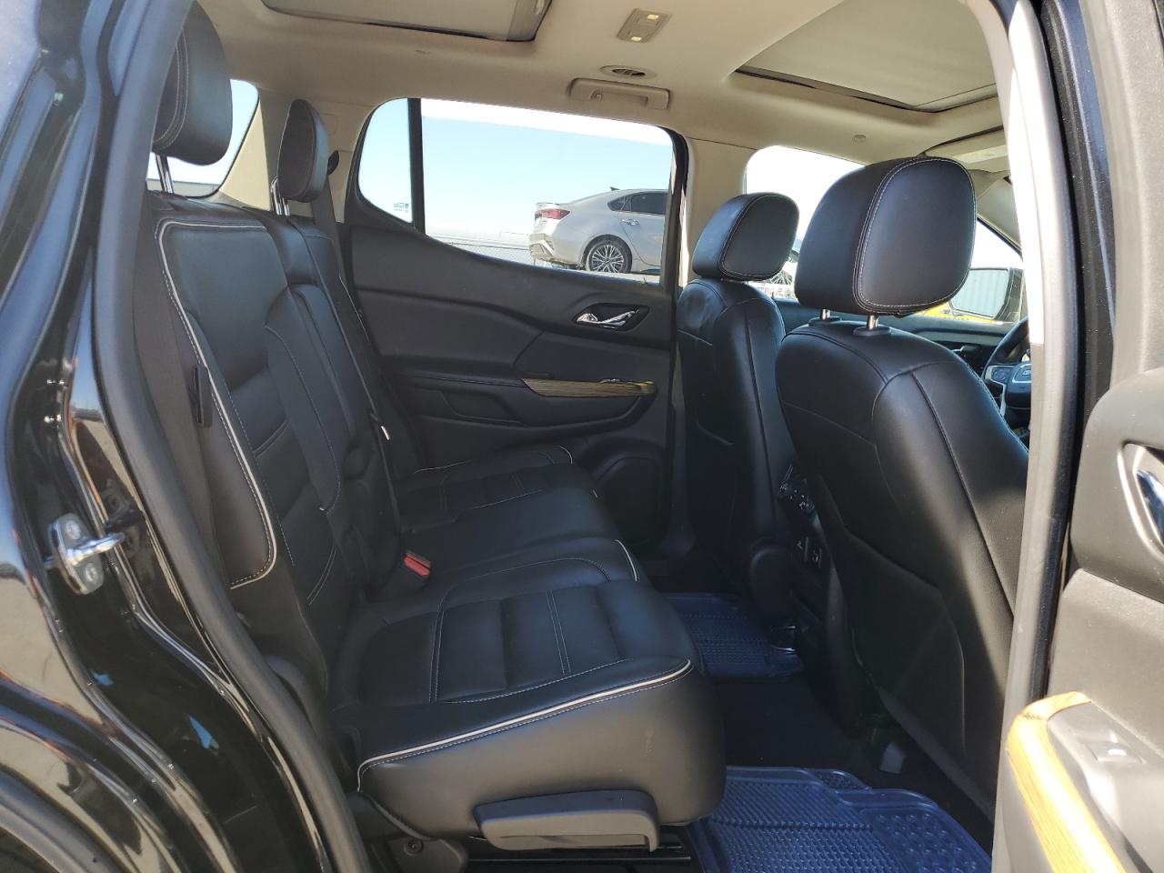 2017 GMC Acadia - Image 11