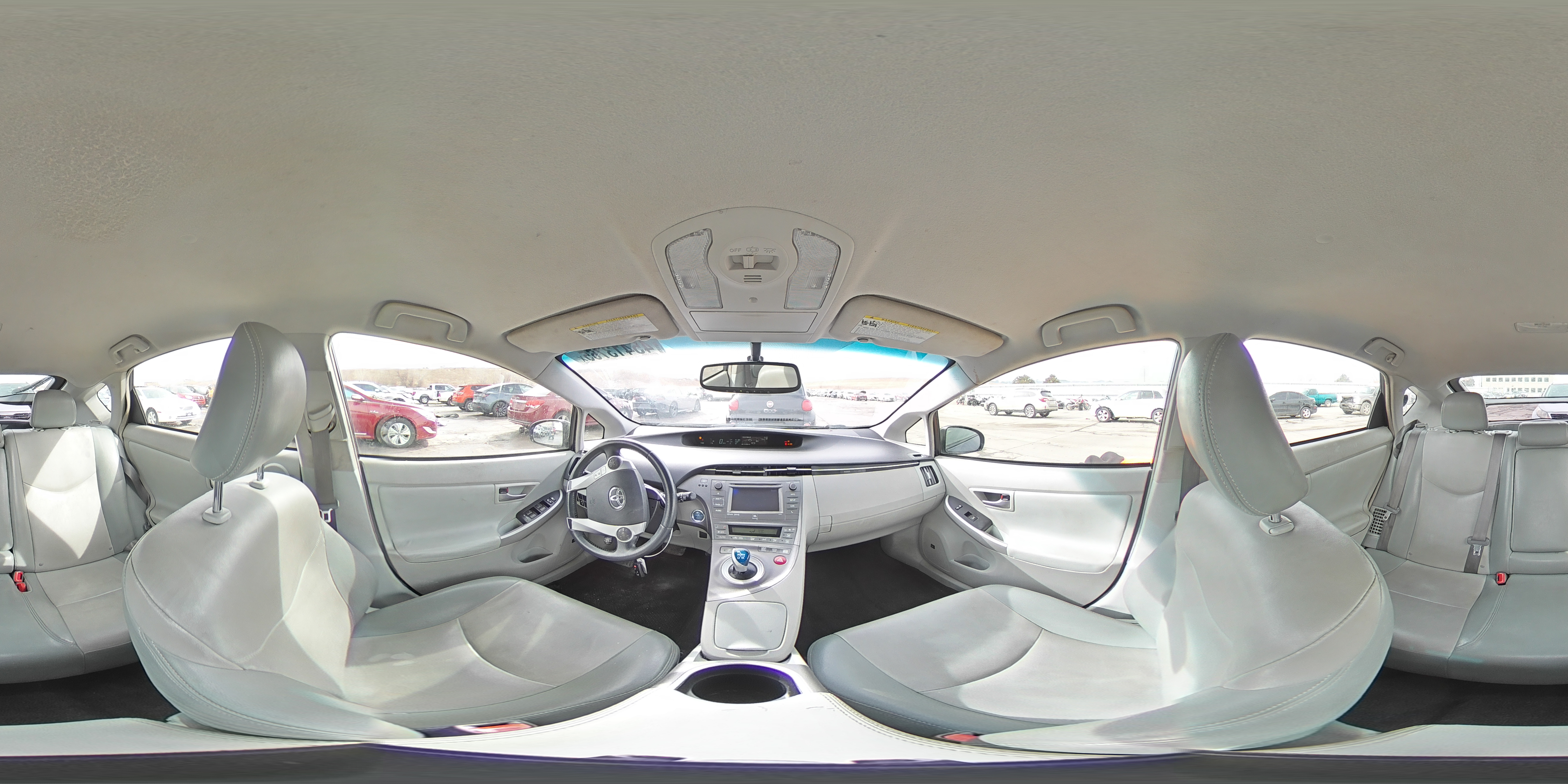 2014 Toyota Prius - Image 15