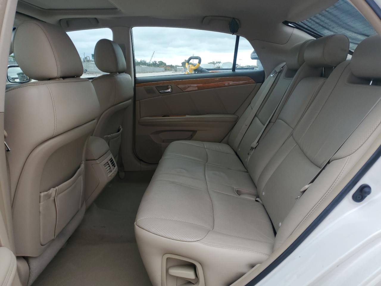 2007 Toyota Avalon - Image 10