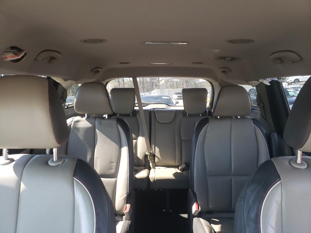 2017 Kia Sedona - Image 10