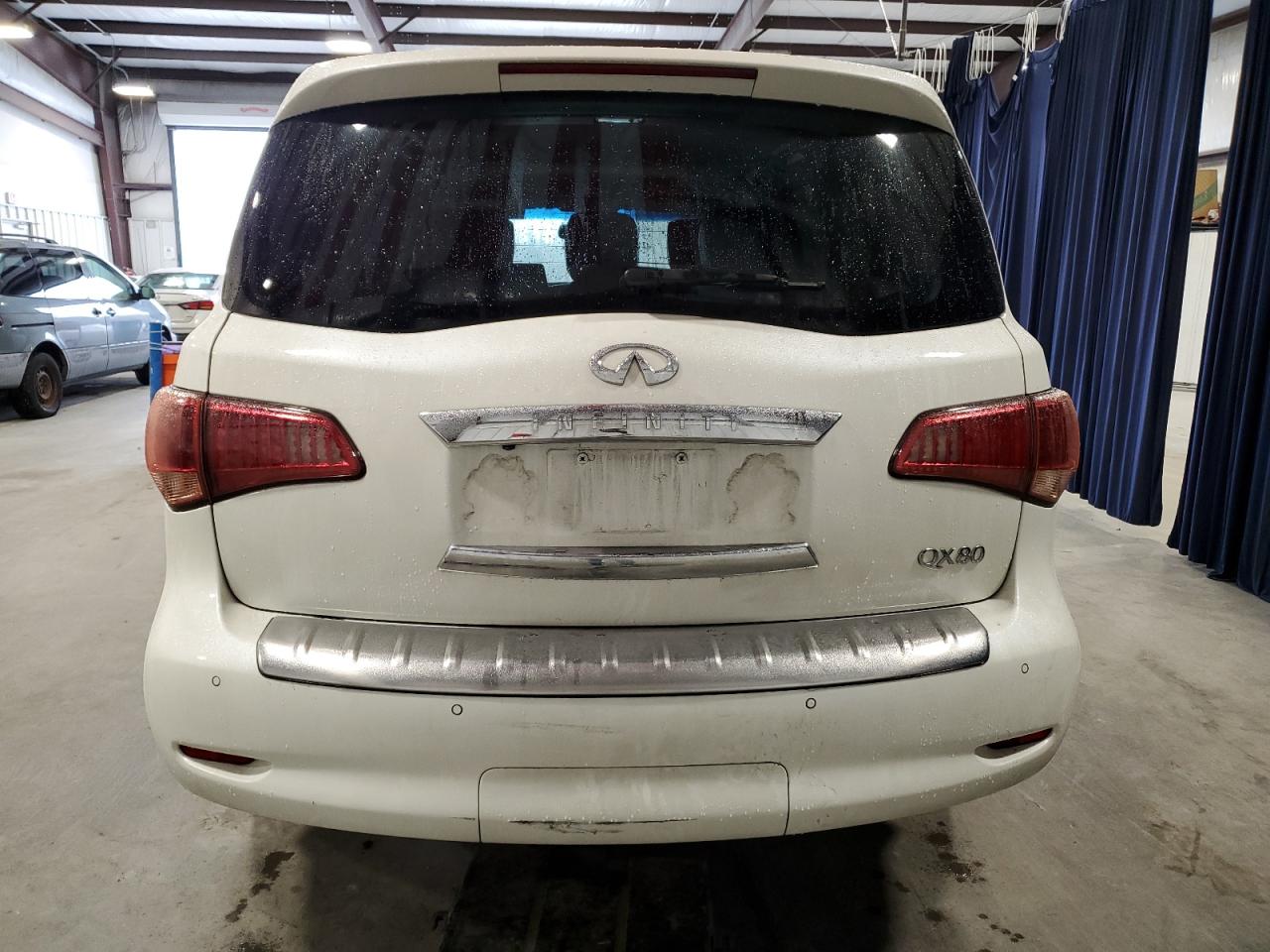 2015 Infiniti QX80 - Image 6