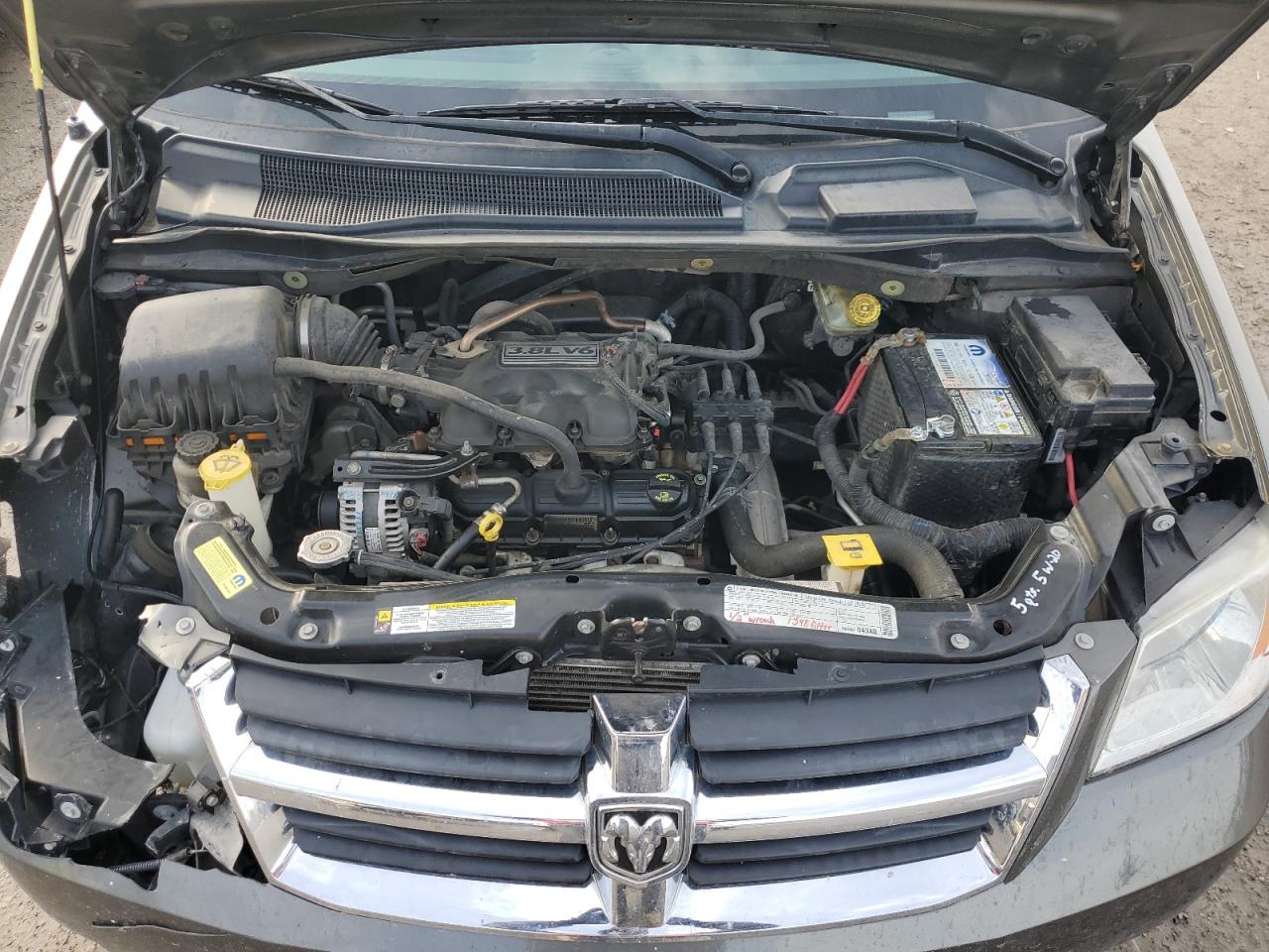 2010 Dodge Caravan - Image 13