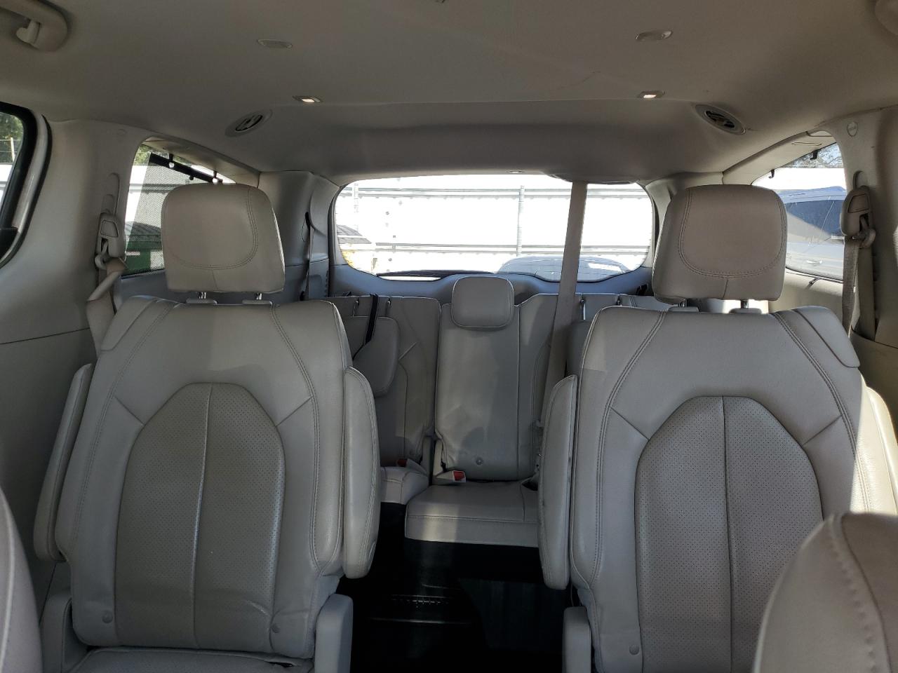 2021 Chrysler Pacifica - Image 10