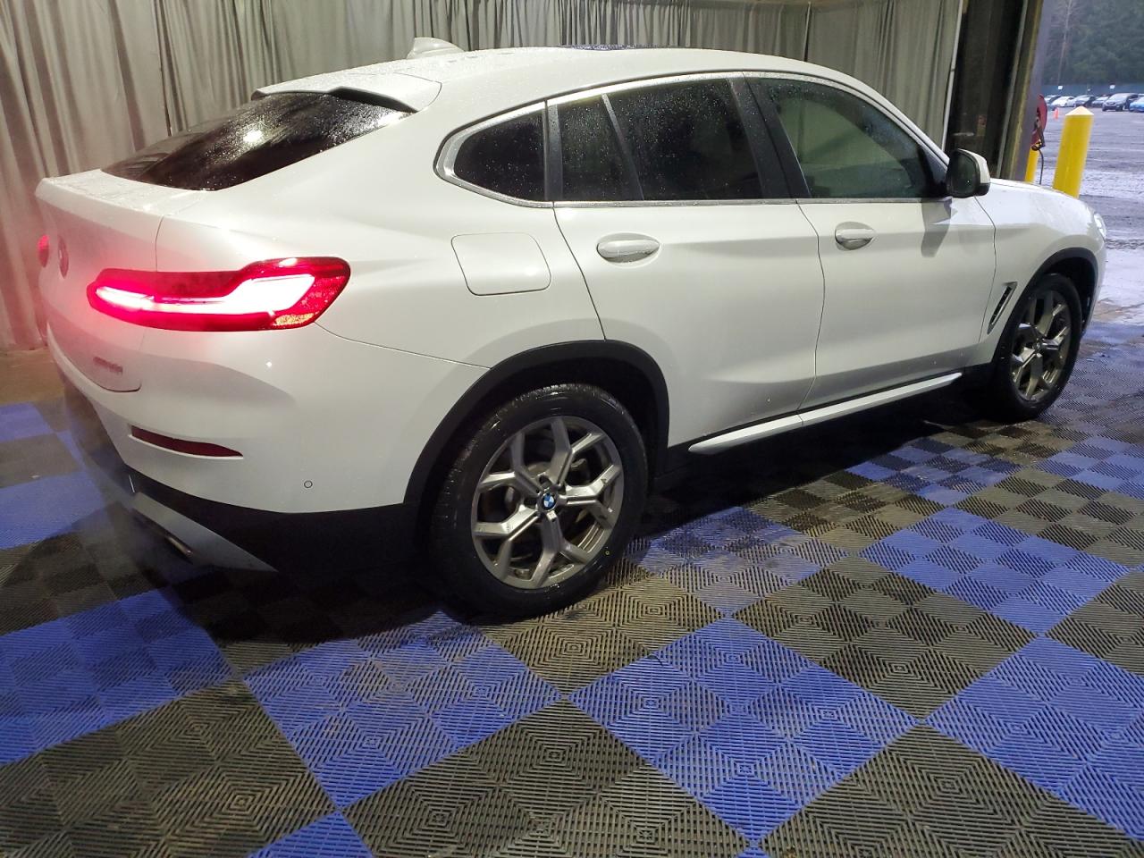 2024 BMW X4 - Image 3