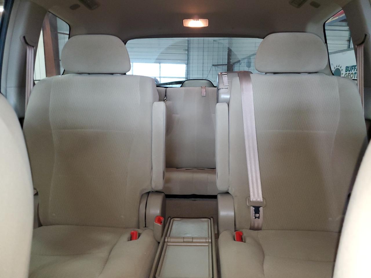 2010 Toyota Highlander - Image 10