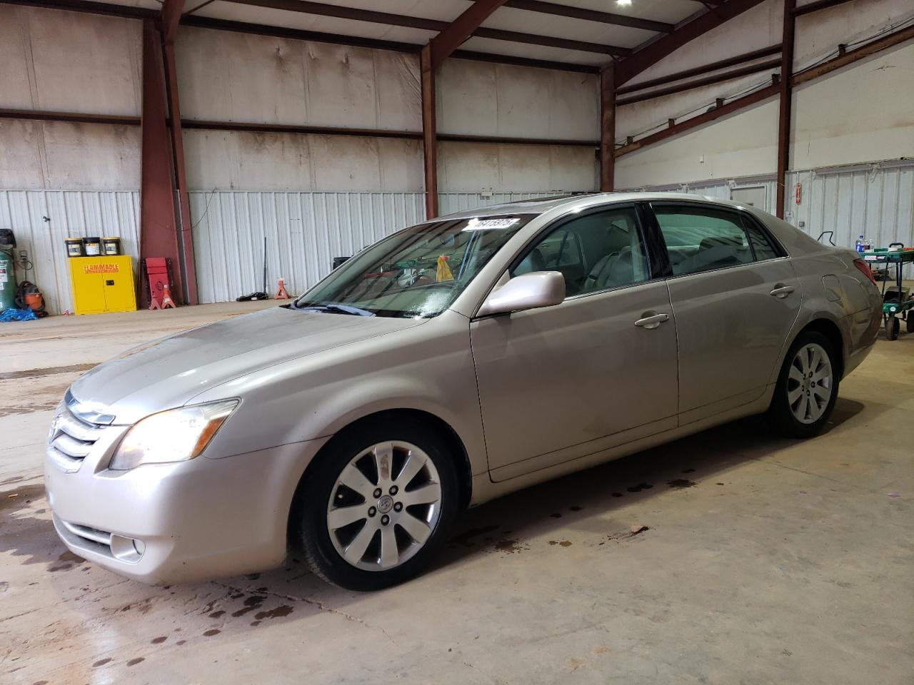 2005 Toyota Avalon - Image 1