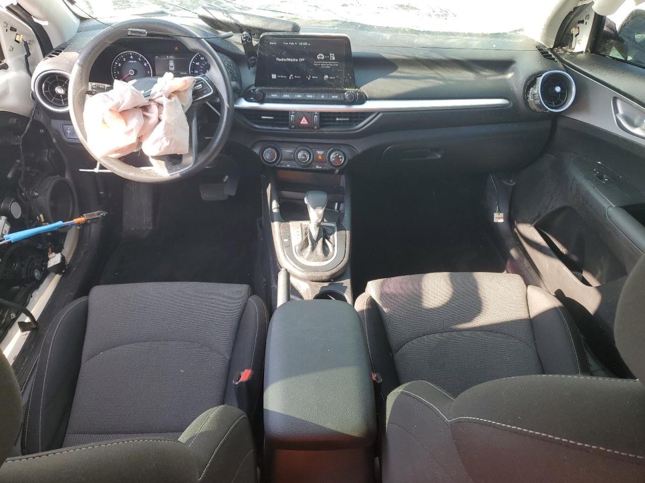 2023 Kia Forte - Image 8