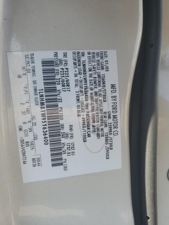 2005 Lincoln Town Car - Image 12