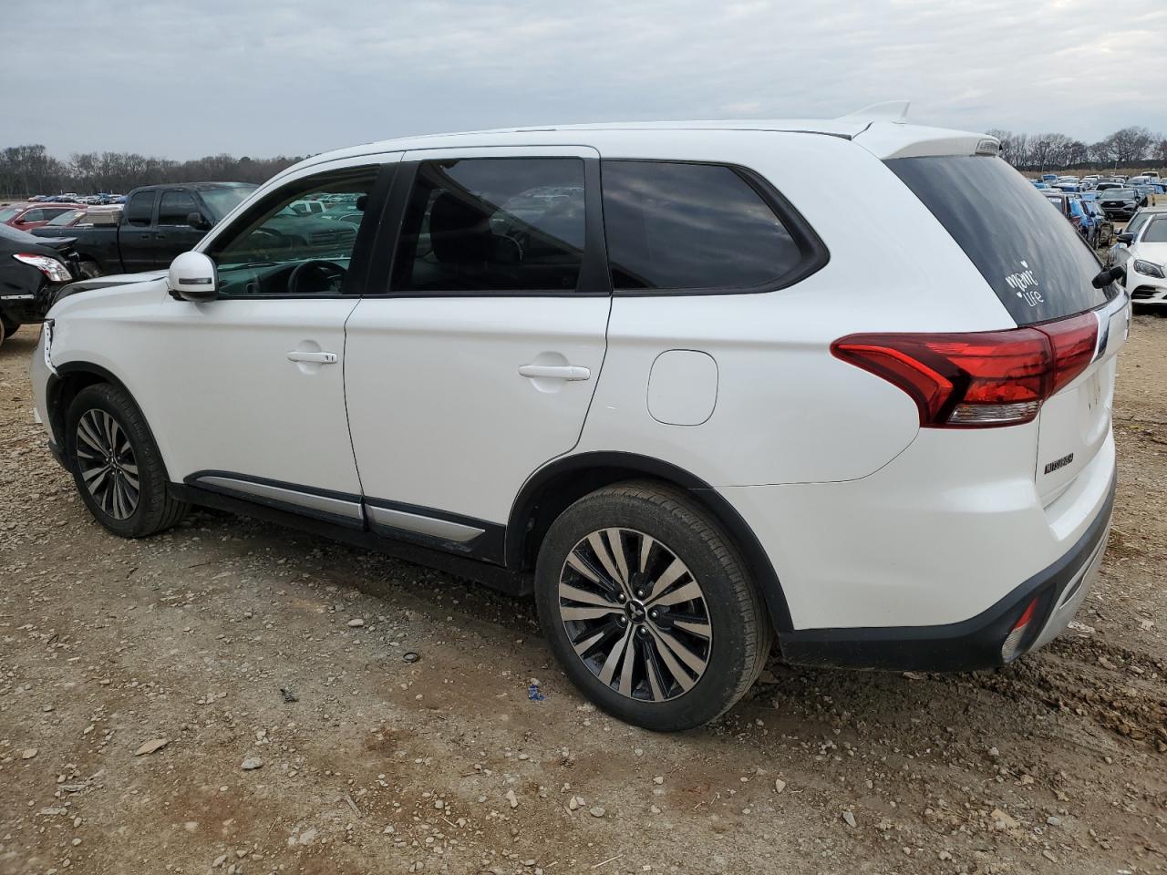 2019 Mitsubishi Outlander - Image 2