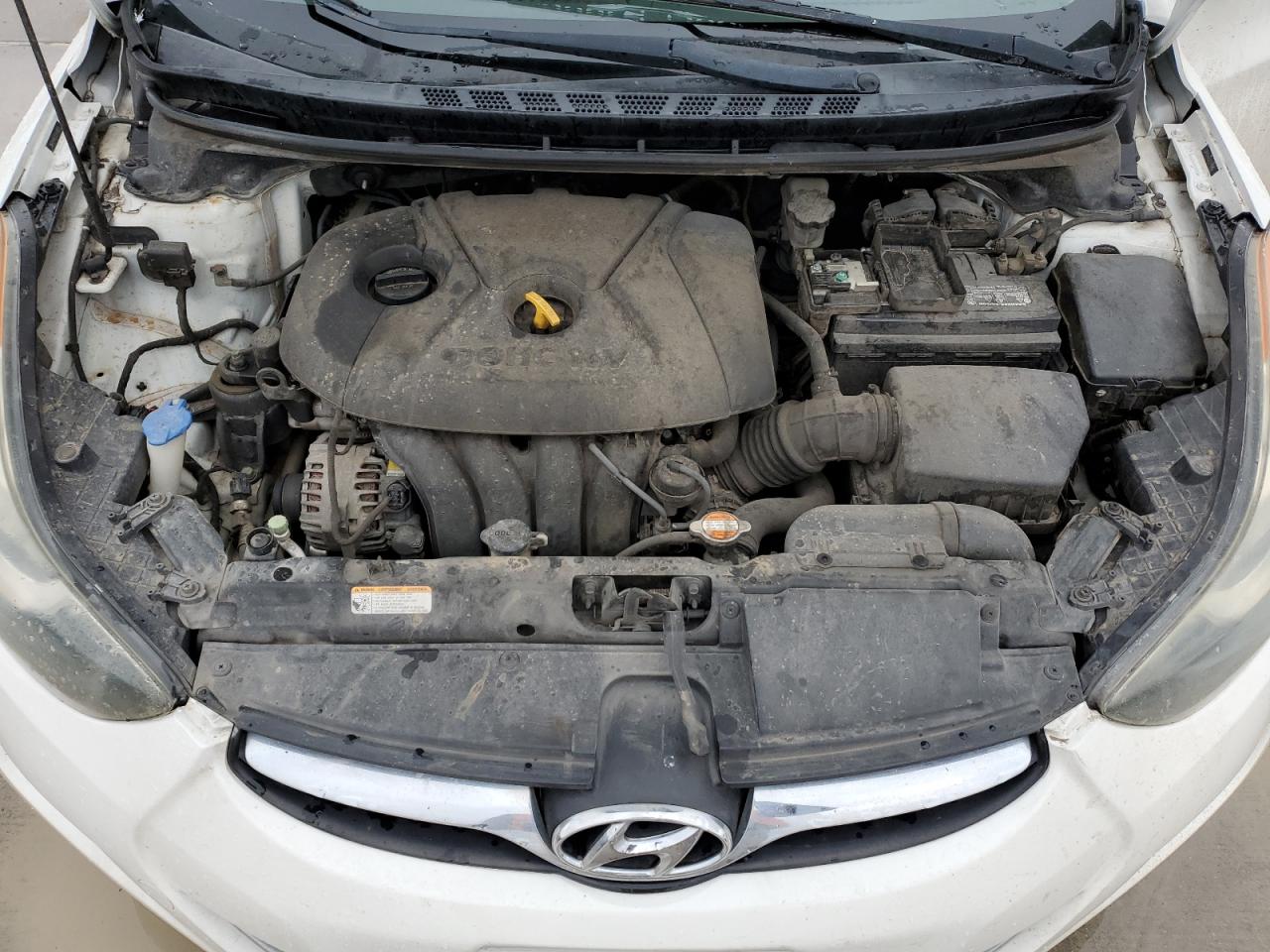 2012 Hyundai Elantra - Image 13