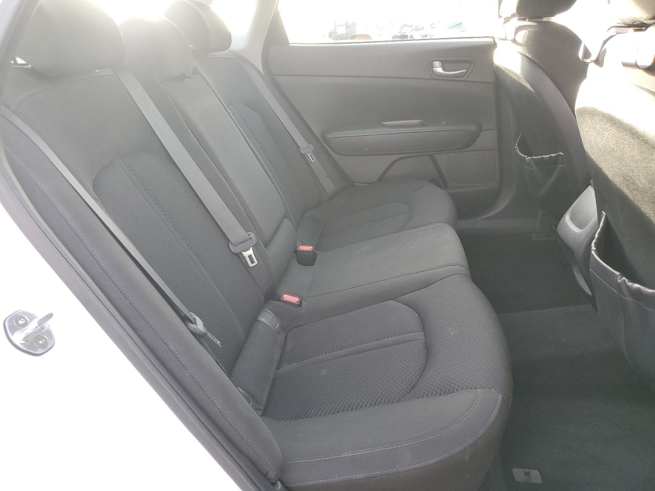 2016 Kia Optima - Image 10