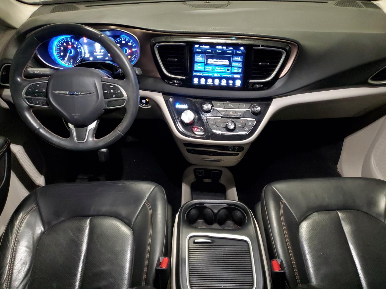 2017 Chrysler Pacifica - Image 8