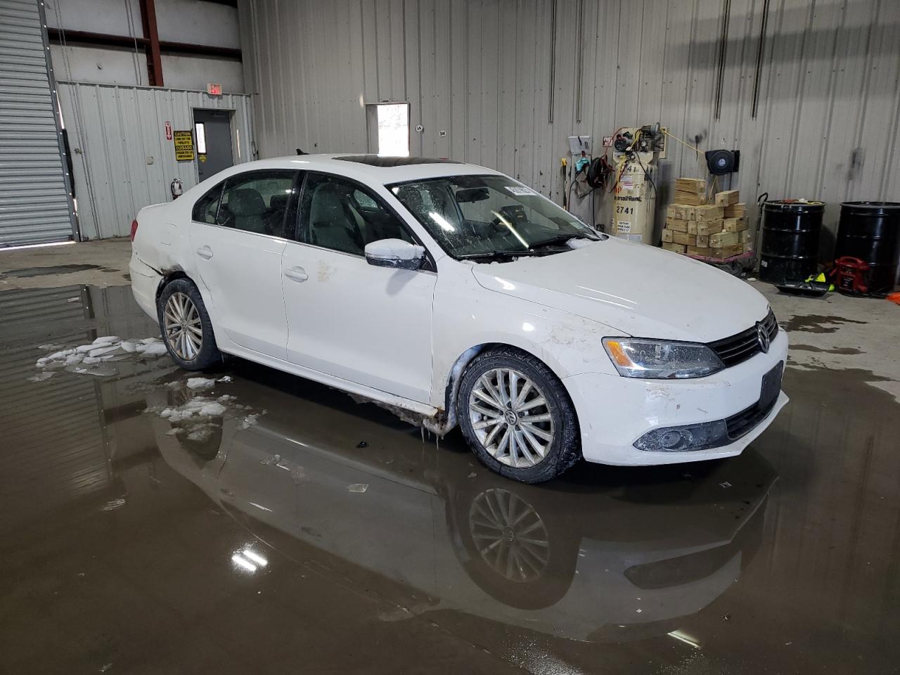 2014 Volkswagen Jetta - Image 4