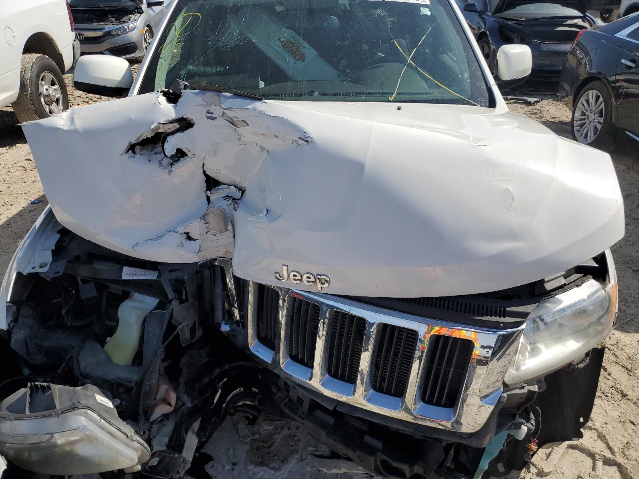 2011 Jeep Grand Cherokee - Image 12