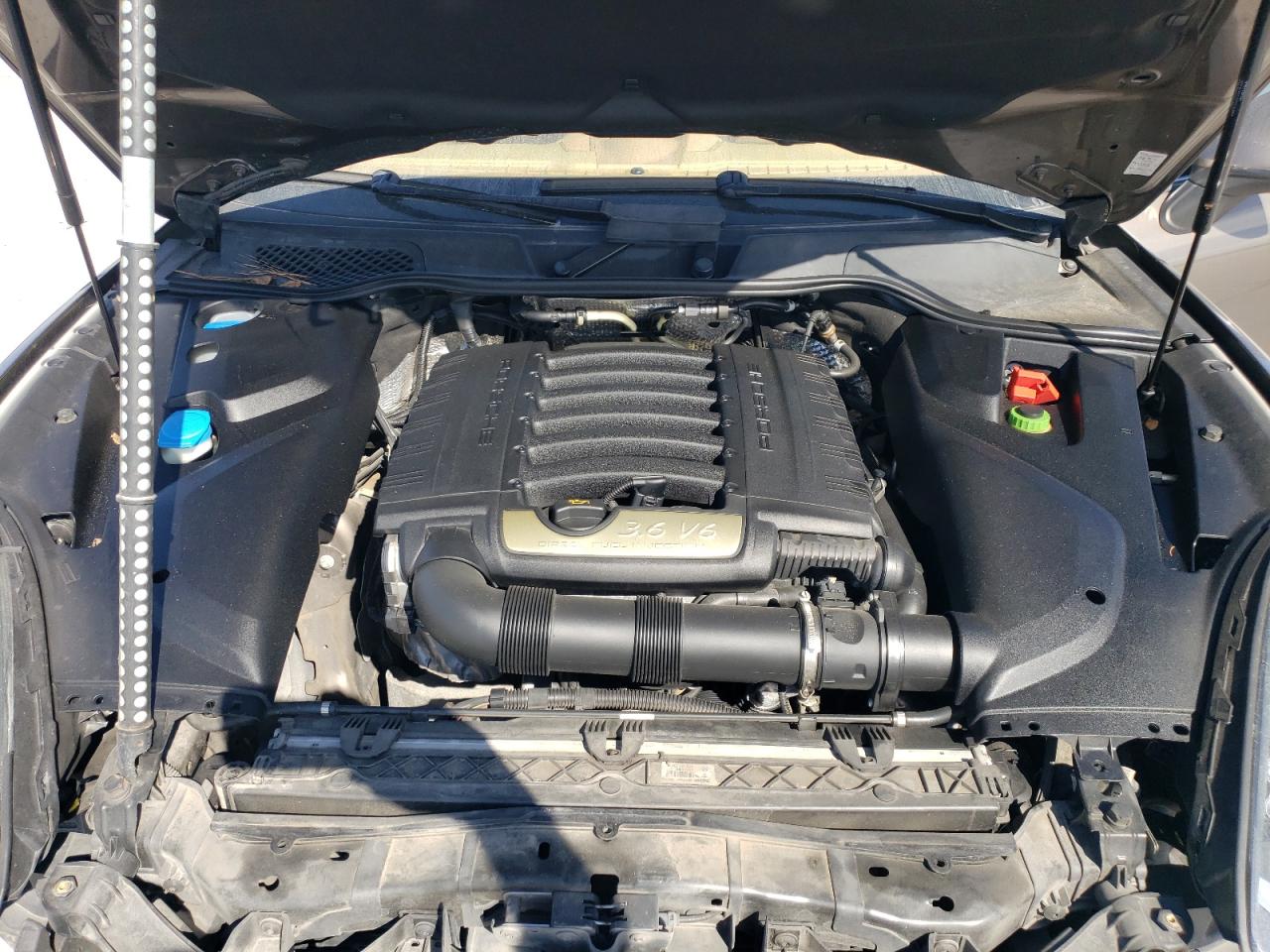 2016 Porsche Cayenne - Image 12