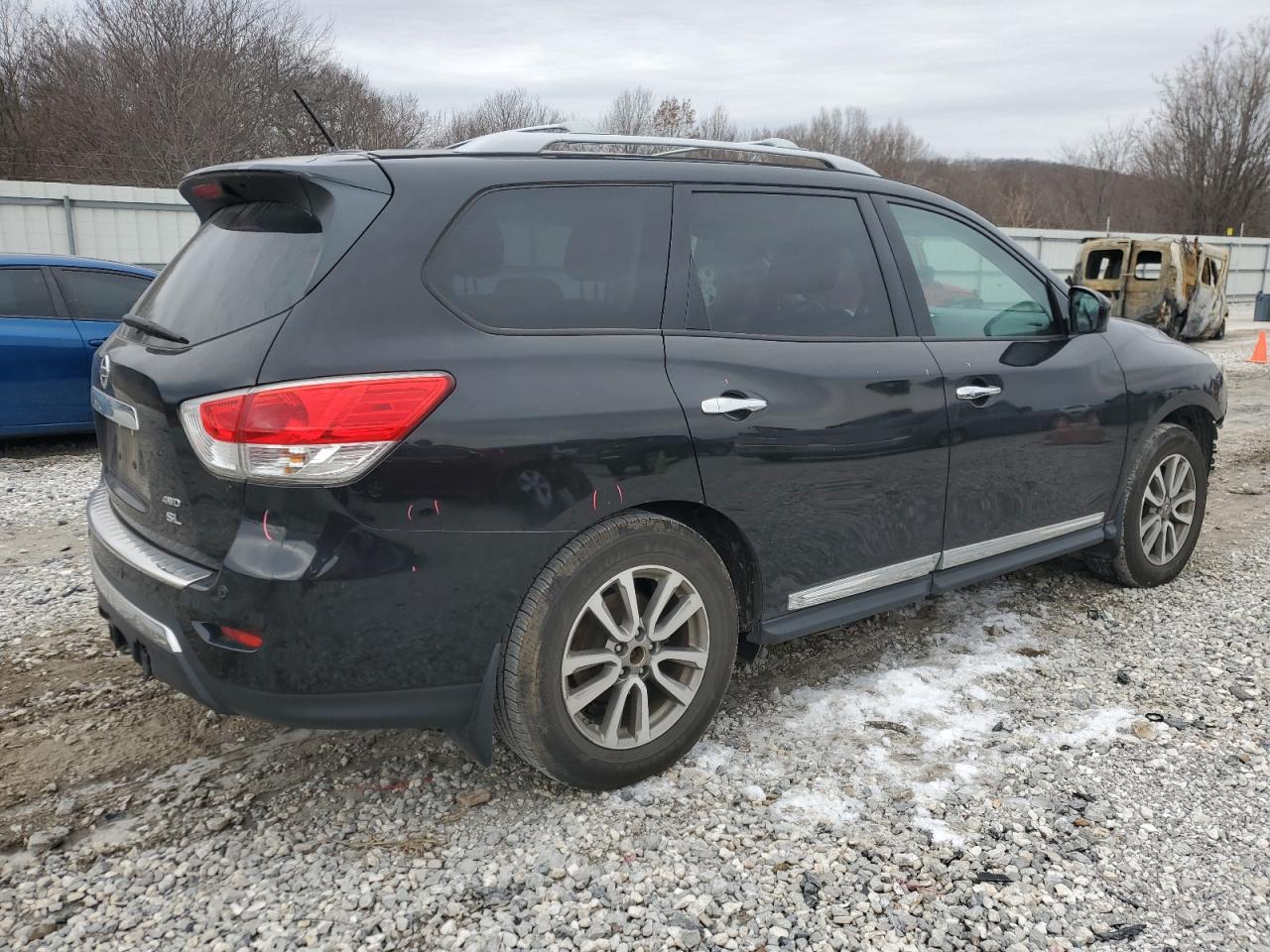 2015 Nissan Pathfinder - Image 3