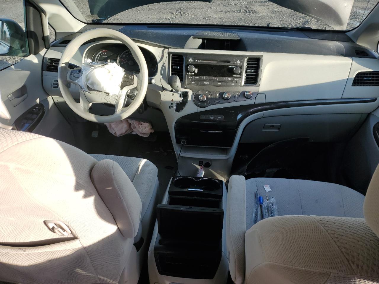 2011 Toyota Sienna - Image 8