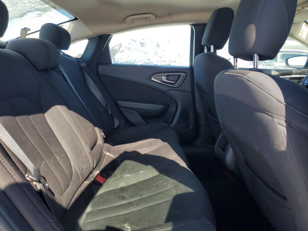 2015 Chrysler 200 - Image 10
